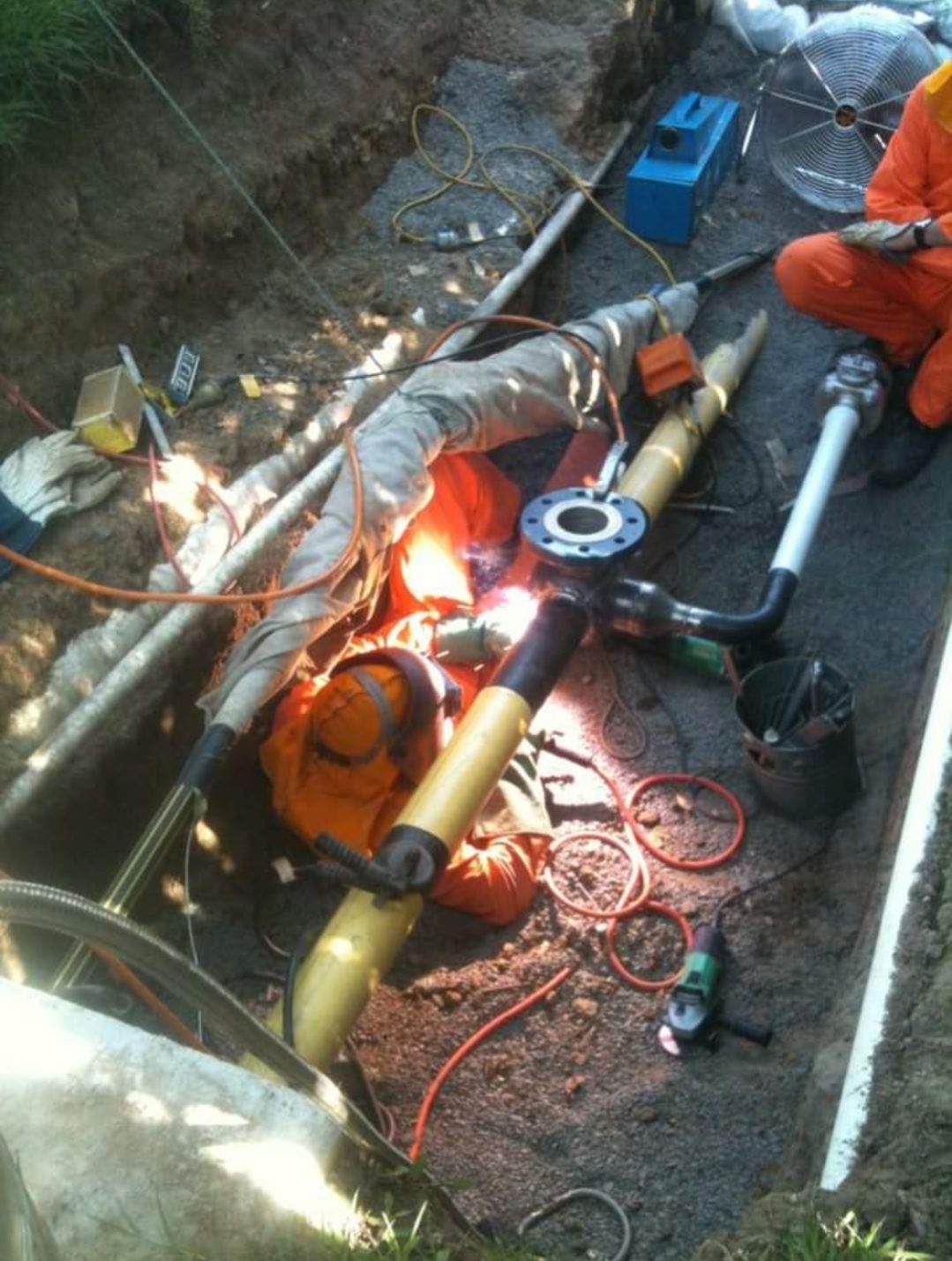Pipeline weld completed in a trench