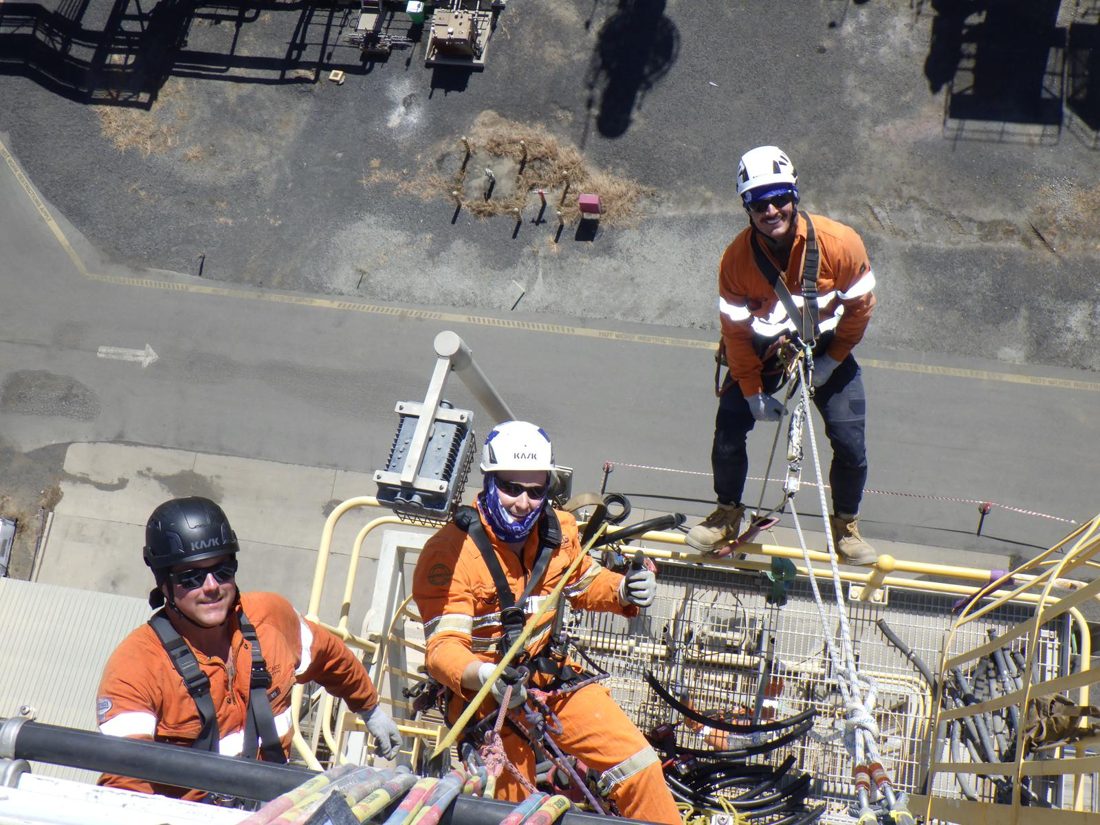 Rope access at an absorber tower